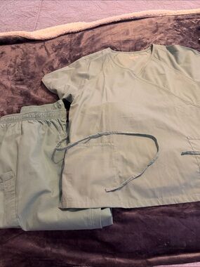 Women’s Utility Scrub Set in Sage Green - Lightweight Top & Pants